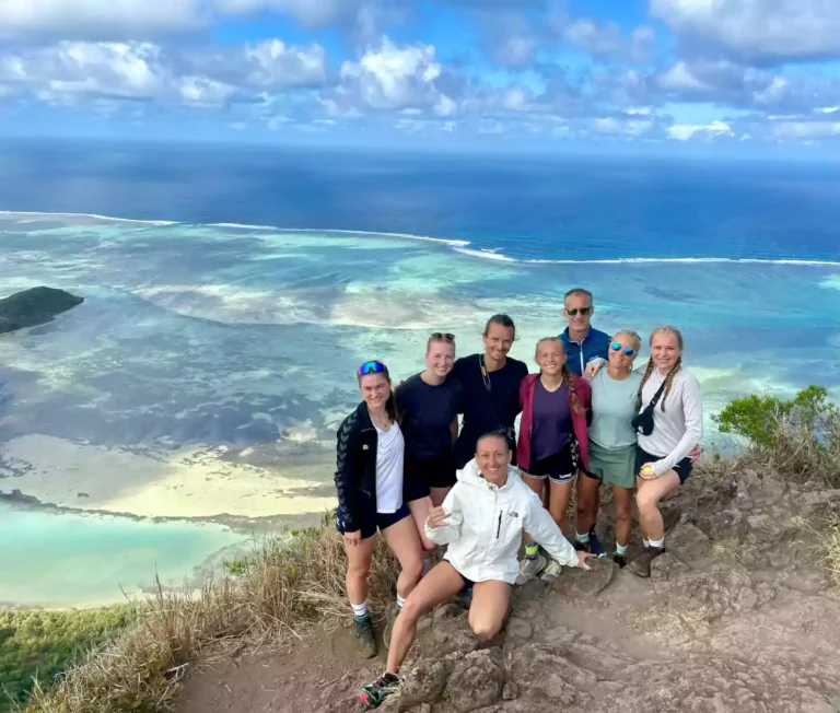 small-group-hiking-morne-mauritius