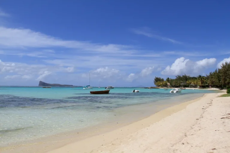 beach-bungalow-aviam-mauritius