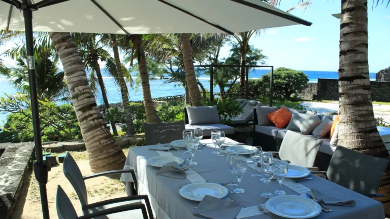 garden-dining-villa-lima-mauritius