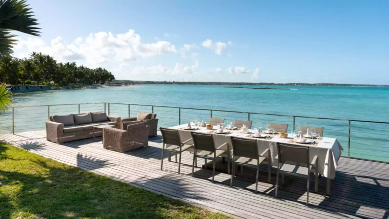 dining-deck-villa-varuna-mauritius