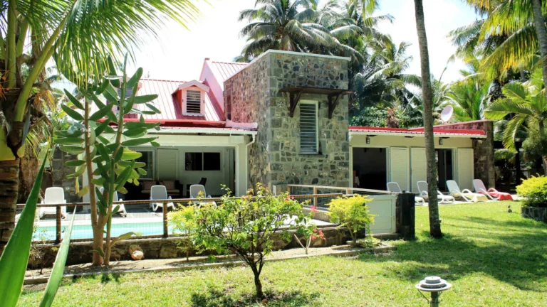 front-beach-villa-riambelle-mauritius-2