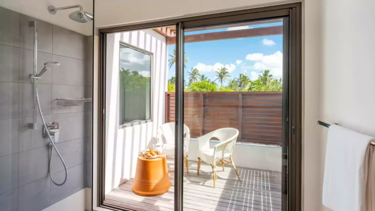 garden-bathroom-villa-varuna-mauritius