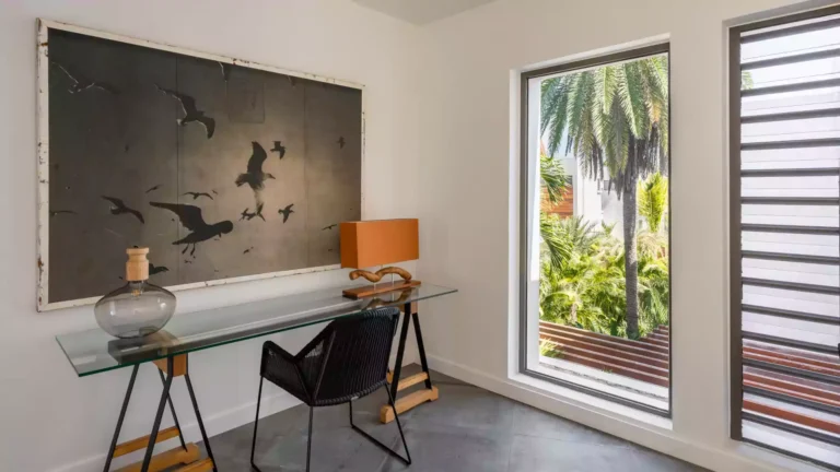 laptop-desk-villa-varuna-mauritius