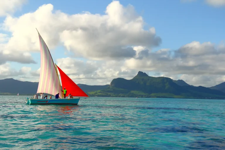 pirogue-sailing-mahebourg-mauritius-farla