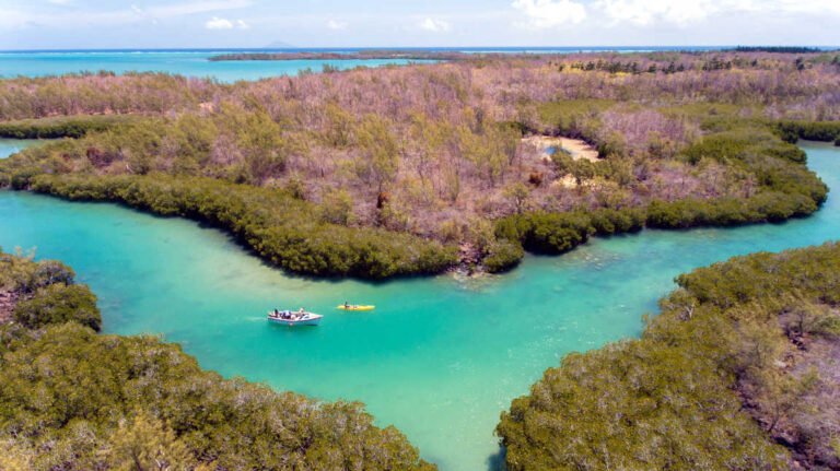 sea-kayaking-Mauritius