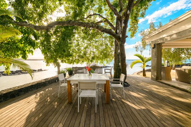 villa-lilot-roches-noires-maurice-deck